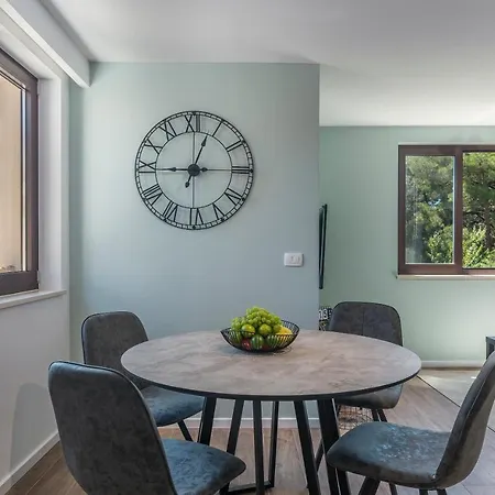 Just Renovated Stylish 2 Bedrooms Apartment Only A Few Steps From The Beach! Novigrad Istria Exterior foto