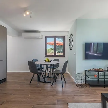 Just Renovated Stylish 2 Bedrooms Apartment Only A Few Steps From The Beach! Novigrad Istria Exterior foto