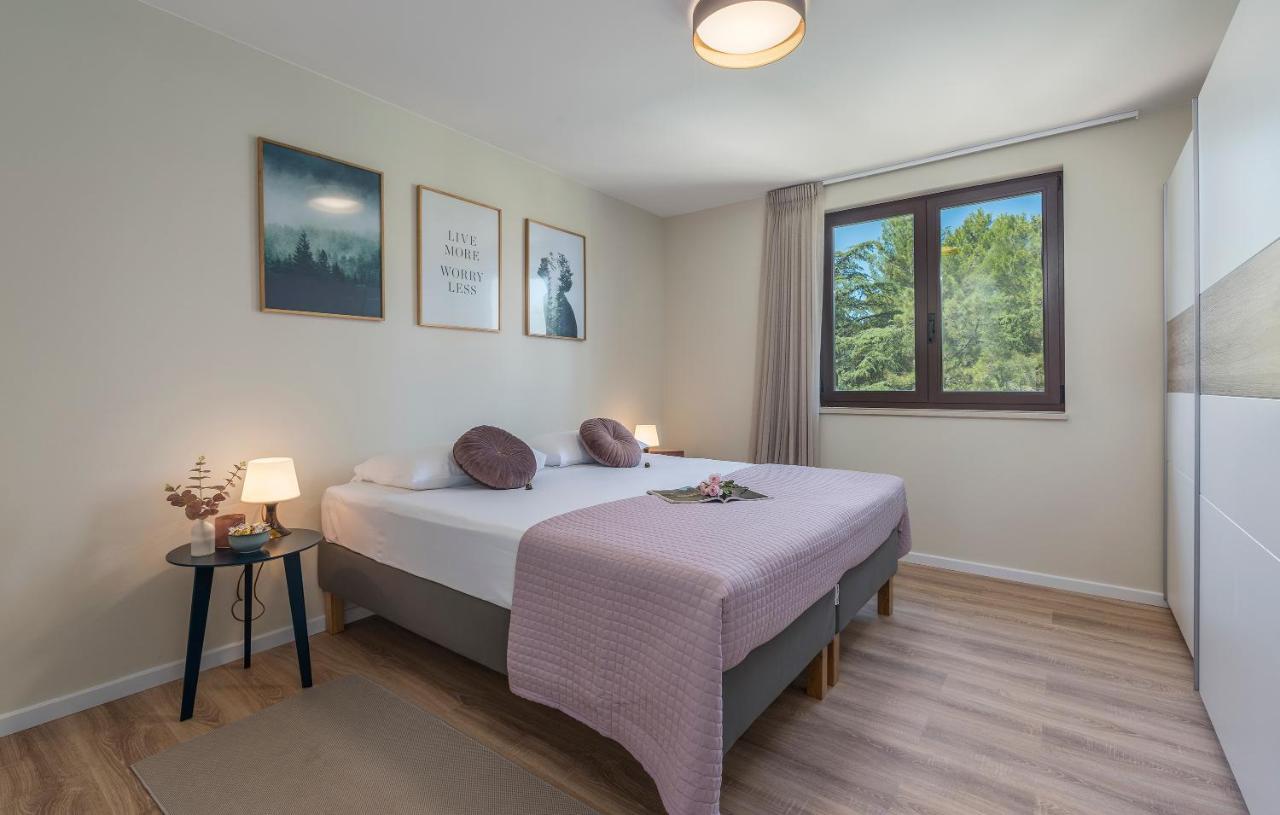Just Renovated Stylish 2 Bedrooms Only A Few Steps From The Beach! Apartment Novigrad (Istria)
