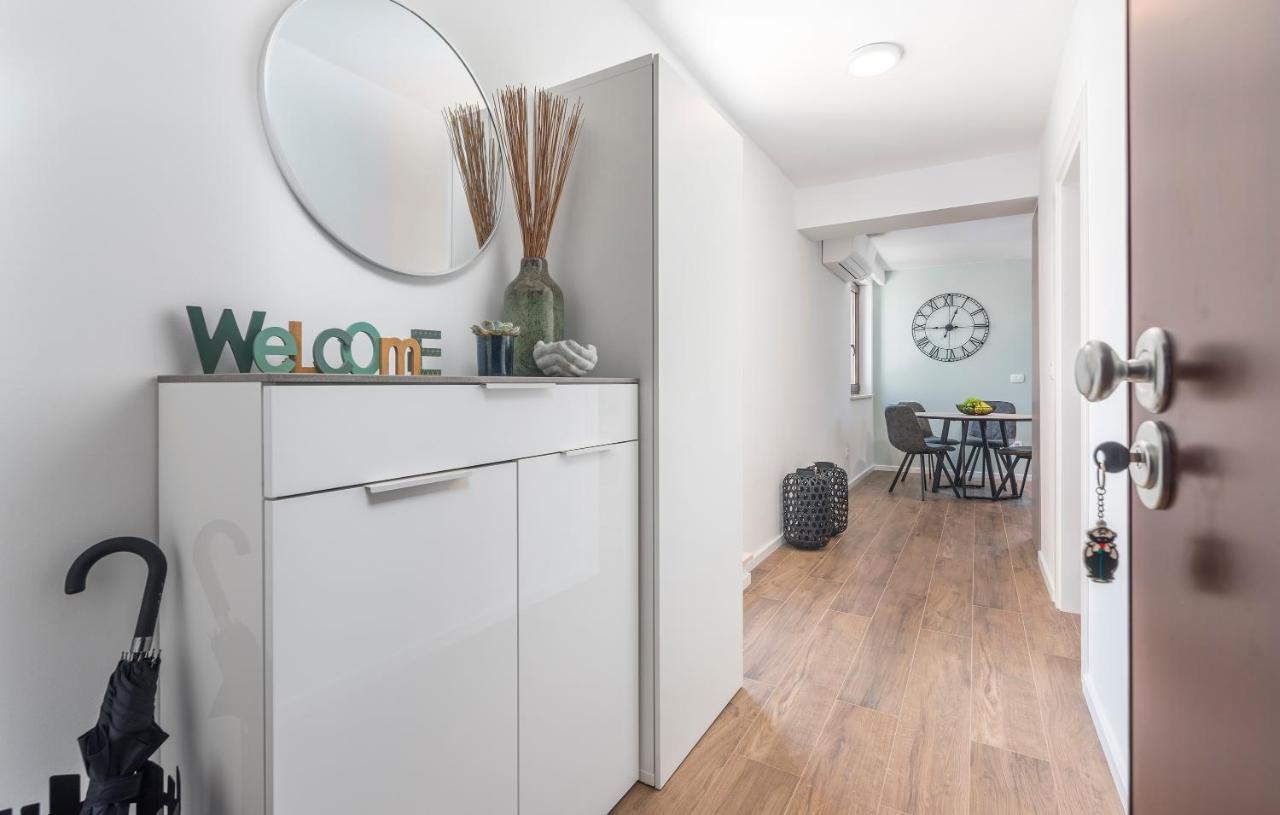Apartment Just Renovated Stylish 2 Bedrooms Only A Few Steps From The Beach! Novigrad (Istria)